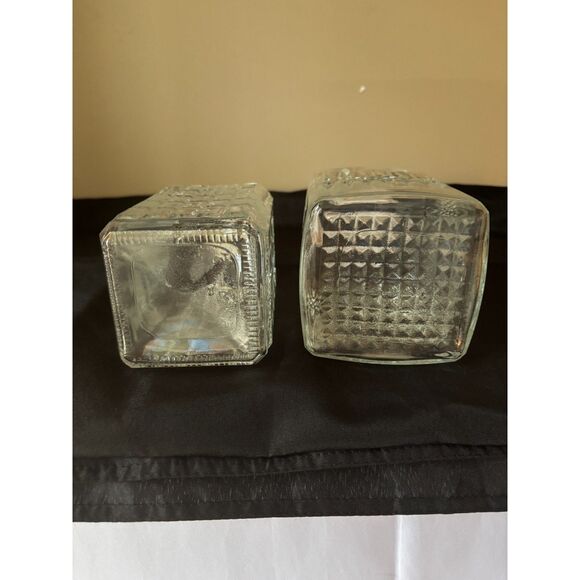 2 Glass Decanters - Picture 6 of 8